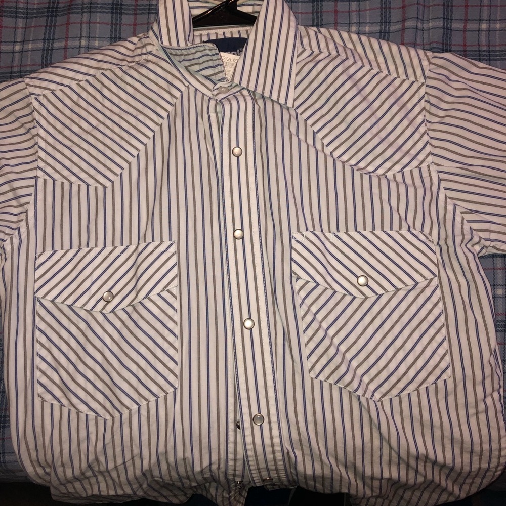 Wranglers short sleeve button up shirt